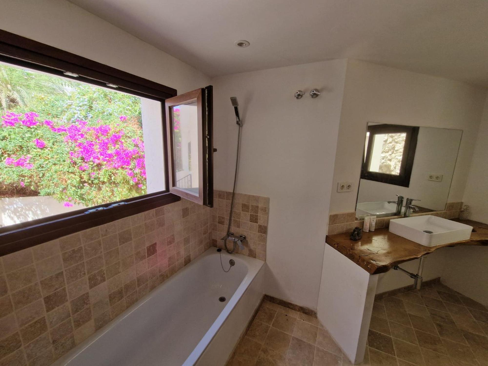 Doble Con Bano Grande Privado En Piso Compartido *