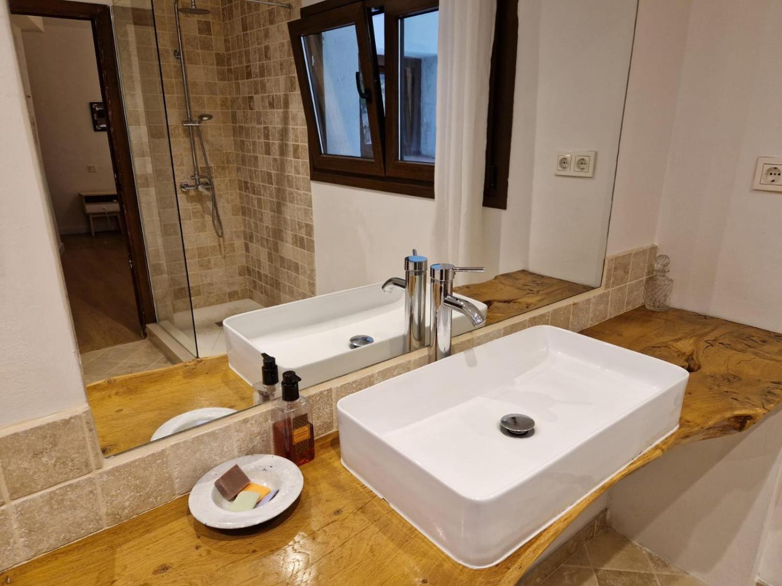 Apartment Doble Con Bano Grande Privado En Piso Compartido *